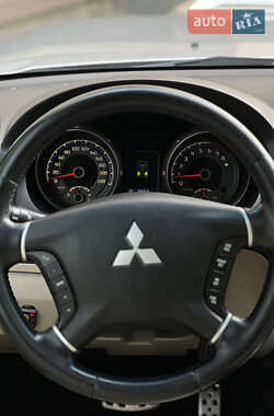 Внедорожник / Кроссовер Mitsubishi Pajero 2008 в 