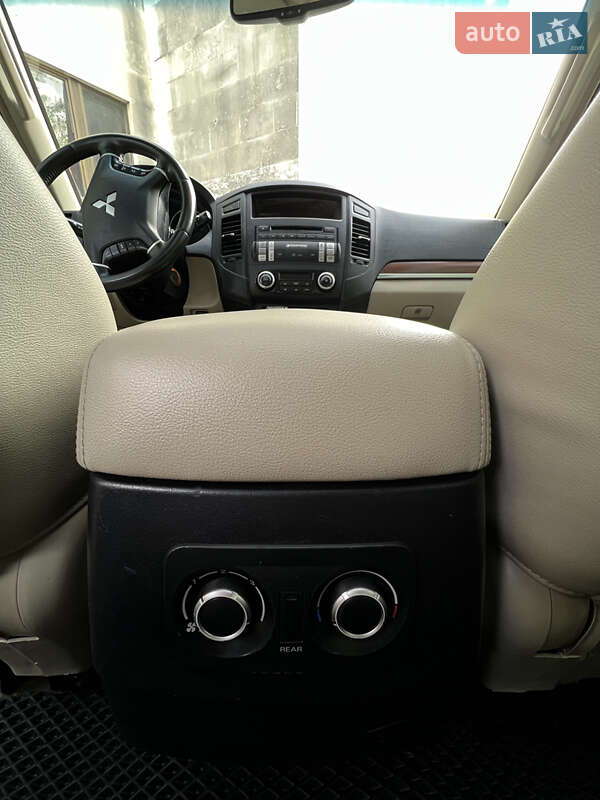 Внедорожник / Кроссовер Mitsubishi Pajero 2008 в Вольногорске