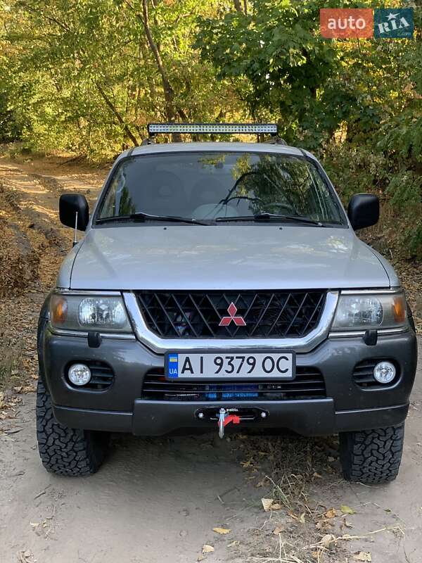 Mitsubishi Pajero 2003