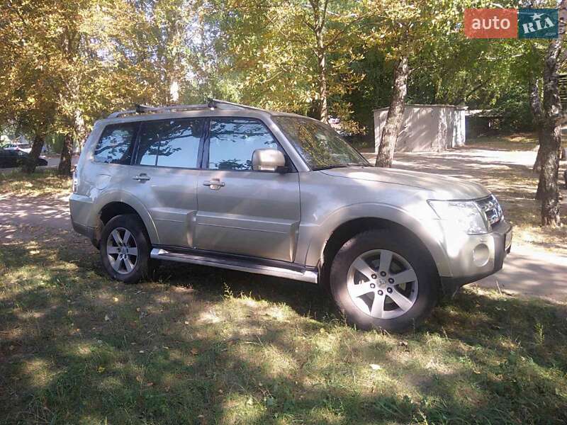 Позашляховик / Кросовер Mitsubishi Pajero 2008 в Обухові