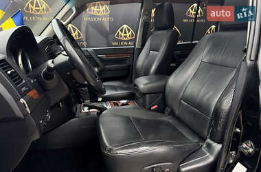 Позашляховик / Кросовер Mitsubishi Pajero 2012 в 