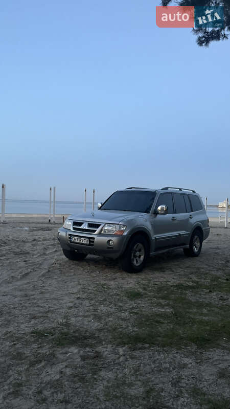 Внедорожник / Кроссовер Mitsubishi Pajero 2004 в 