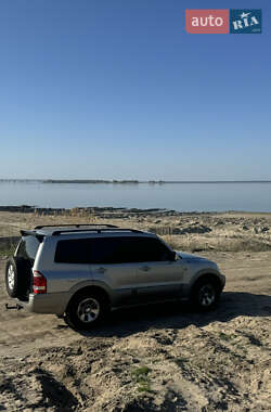 Внедорожник / Кроссовер Mitsubishi Pajero 2004 в 