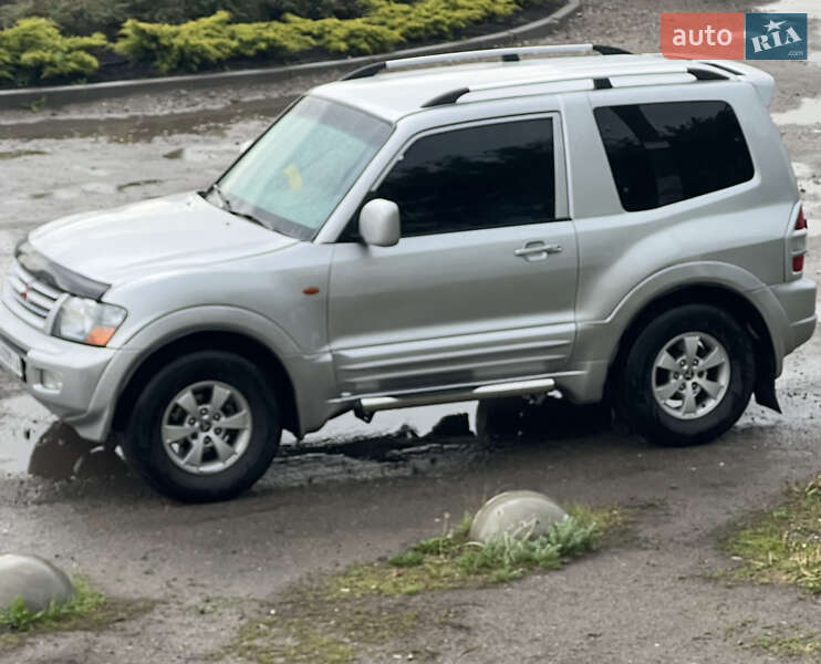 Mitsubishi Pajero 2000
