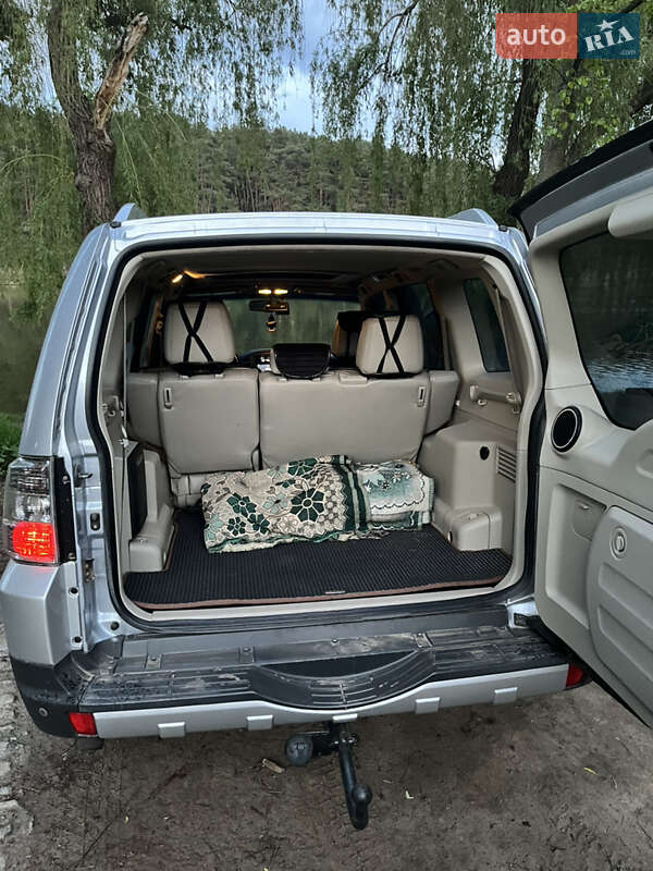 Позашляховик / Кросовер Mitsubishi Pajero 2007 в Чернігові