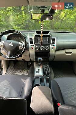 Внедорожник / Кроссовер Mitsubishi Pajero 2013 в 