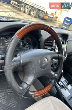 Внедорожник / Кроссовер Mitsubishi Pajero 2006 в 