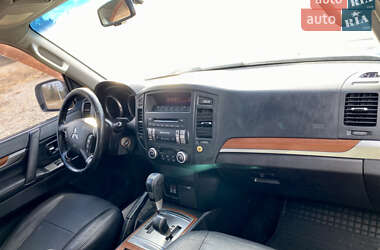 Внедорожник / Кроссовер Mitsubishi Pajero 2007 в 
