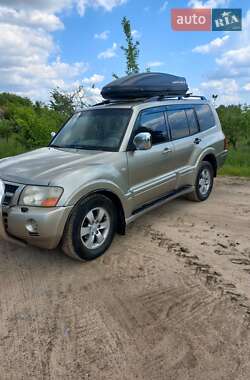 Внедорожник / Кроссовер Mitsubishi Pajero 2005 в 