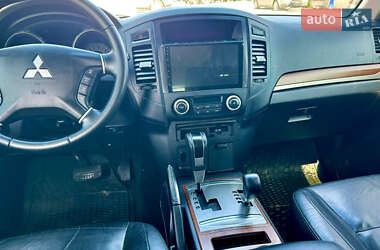 Позашляховик / Кросовер Mitsubishi Pajero 2008 в 