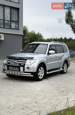 Внедорожник / Кроссовер Mitsubishi Pajero 2008 в Новояворовске