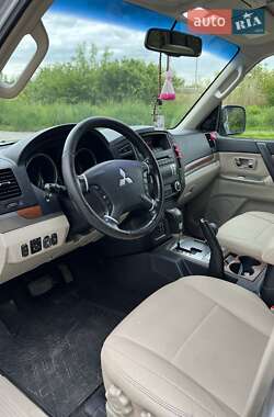 Внедорожник / Кроссовер Mitsubishi Pajero 2007 в 