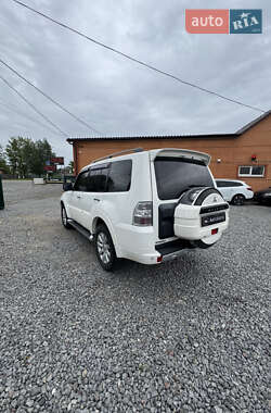 Внедорожник / Кроссовер Mitsubishi Pajero 2010 в 