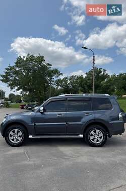 Позашляховик / Кросовер Mitsubishi Pajero 2008 в 