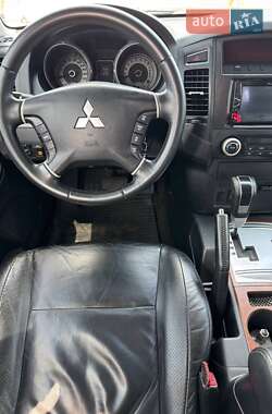 Позашляховик / Кросовер Mitsubishi Pajero 2008 в 