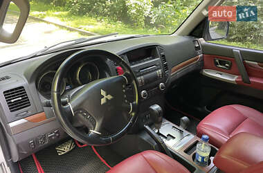 Позашляховик / Кросовер Mitsubishi Pajero 2008 в 