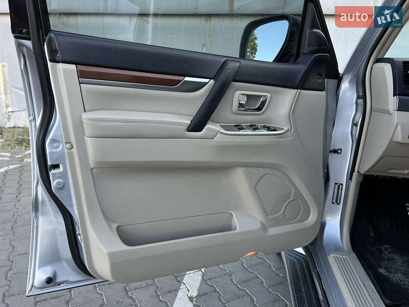 Внедорожник / Кроссовер Mitsubishi Pajero 2007 в Одессе