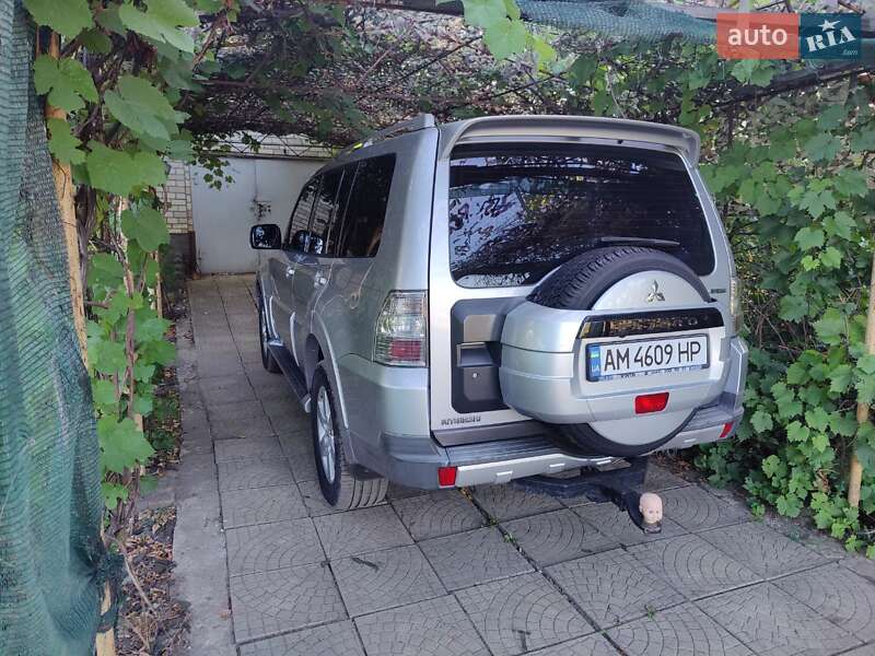 Внедорожник / Кроссовер Mitsubishi Pajero 2007 в Краматорске