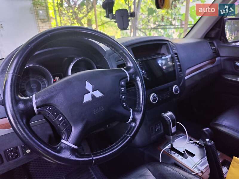 Внедорожник / Кроссовер Mitsubishi Pajero 2007 в Краматорске