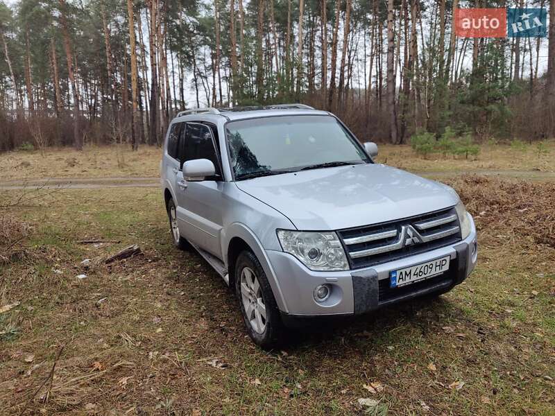 Внедорожник / Кроссовер Mitsubishi Pajero 2007 в Краматорске
