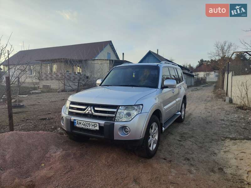 Внедорожник / Кроссовер Mitsubishi Pajero 2007 в Краматорске
