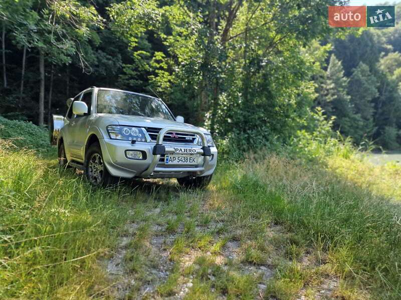 Mitsubishi Pajero 2000