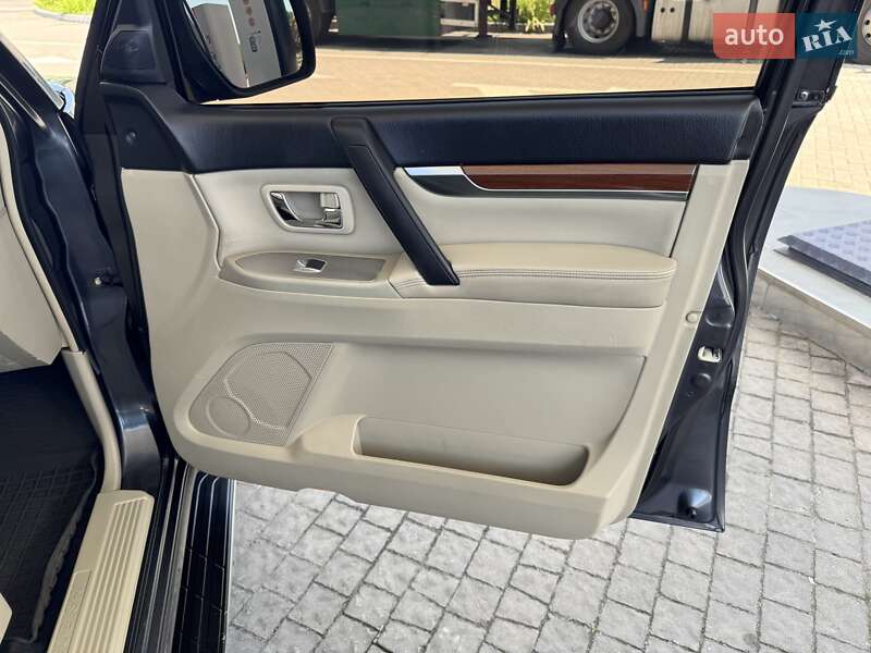 Позашляховик / Кросовер Mitsubishi Pajero 2008 в Дніпрі