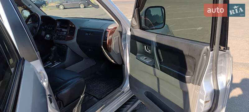 Внедорожник / Кроссовер Mitsubishi Pajero 2006 в Одессе