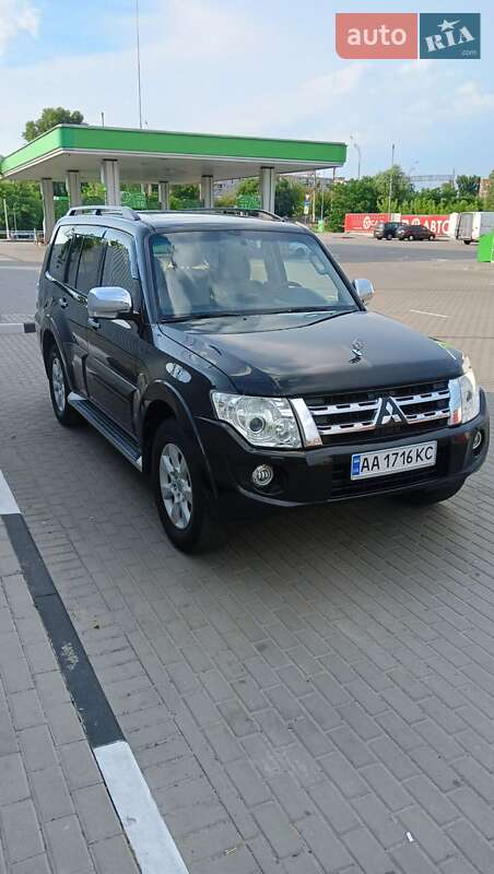 Внедорожник / Кроссовер Mitsubishi Pajero 2011 в Киеве
