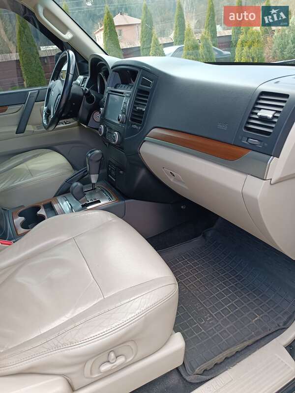 Внедорожник / Кроссовер Mitsubishi Pajero 2007 в Межгорье