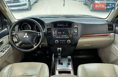 Внедорожник / Кроссовер Mitsubishi Pajero 2009 в 
