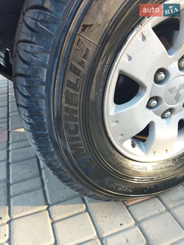 Внедорожник / Кроссовер Mitsubishi Pajero 2004 в Раздельной