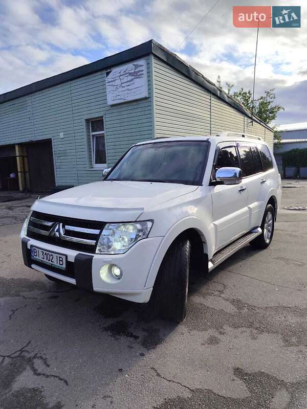Внедорожник / Кроссовер Mitsubishi Pajero 2010 в Харькове