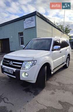Внедорожник / Кроссовер Mitsubishi Pajero 2010 в 