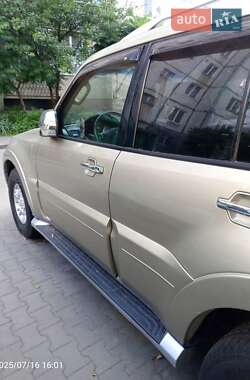 Внедорожник / Кроссовер Mitsubishi Pajero 2007 в 