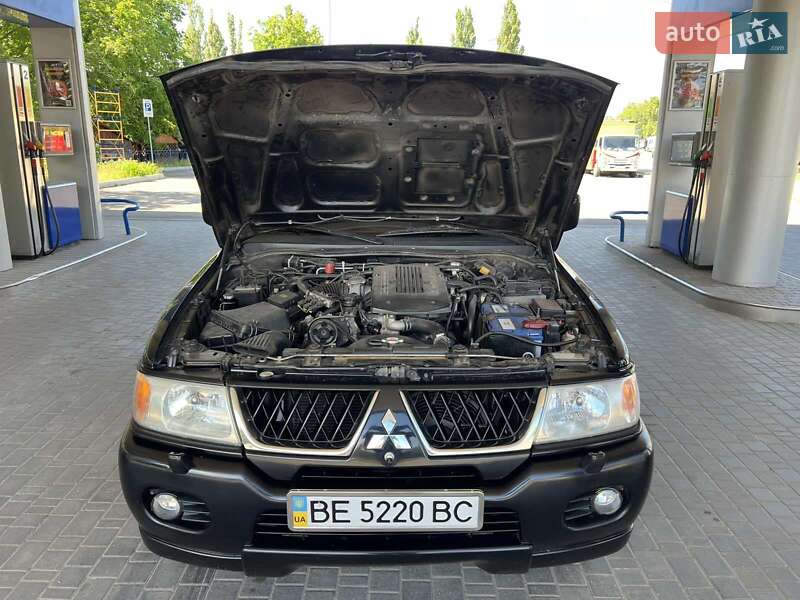 Позашляховик / Кросовер Mitsubishi Pajero 2007 в Миколаєві