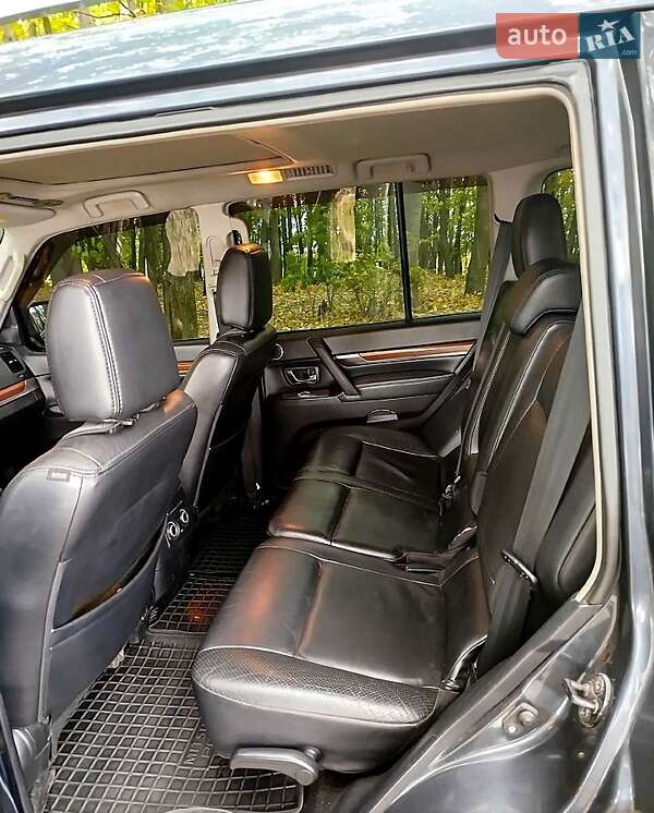 Внедорожник / Кроссовер Mitsubishi Pajero 2008 в Киеве