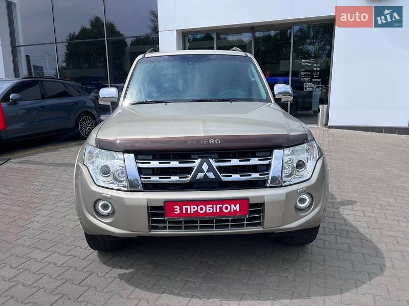 Mitsubishi Pajero 2012