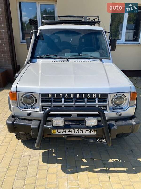 Mitsubishi Pajero 1990