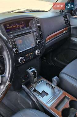 Внедорожник / Кроссовер Mitsubishi Pajero 2008 в 