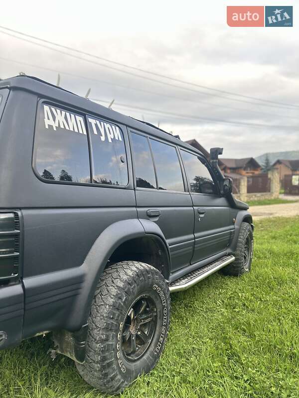 Внедорожник / Кроссовер Mitsubishi Pajero 1993 в Микуличине