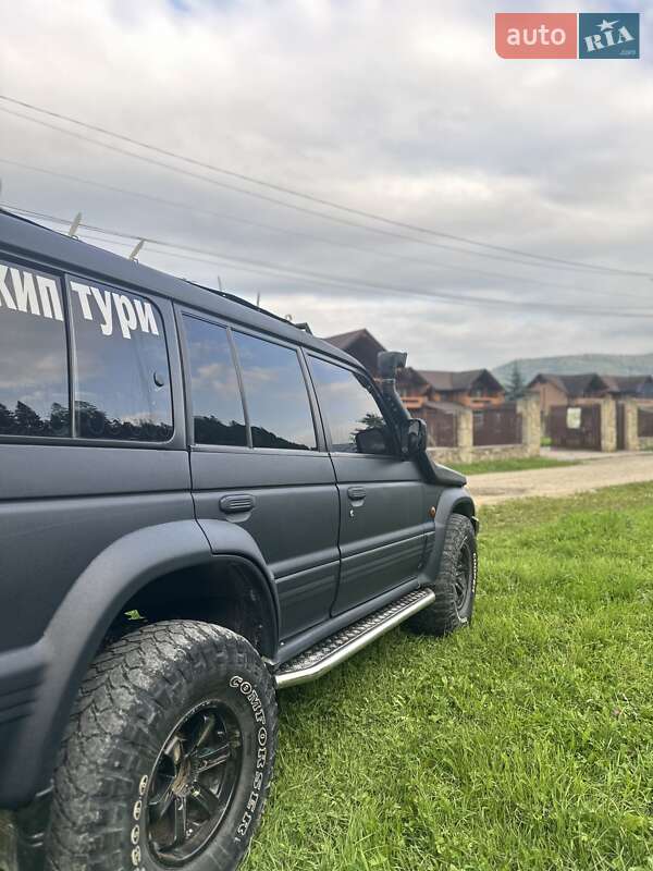 Внедорожник / Кроссовер Mitsubishi Pajero 1993 в Микуличине