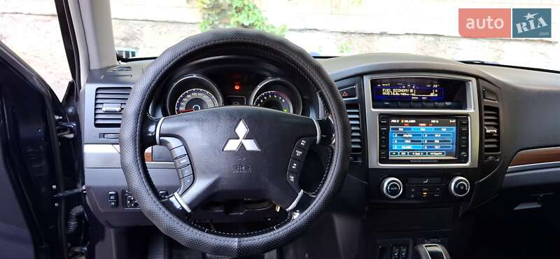 Внедорожник / Кроссовер Mitsubishi Pajero 2009 в Кривом Роге