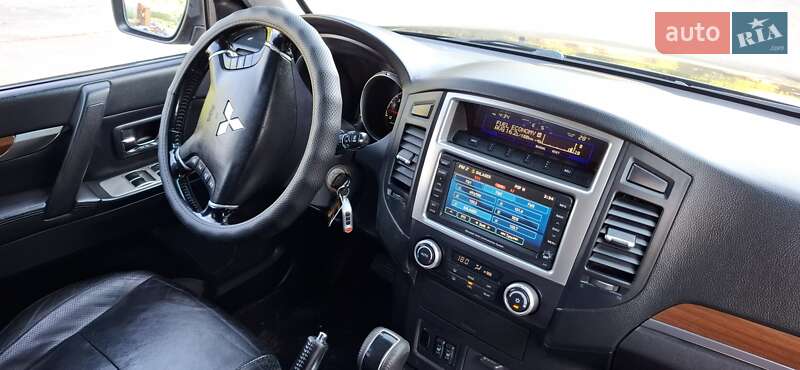 Внедорожник / Кроссовер Mitsubishi Pajero 2009 в Кривом Роге