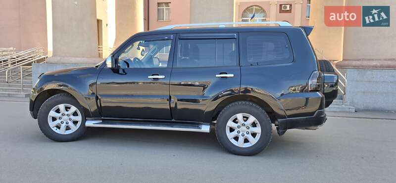 Внедорожник / Кроссовер Mitsubishi Pajero 2009 в Кривом Роге
