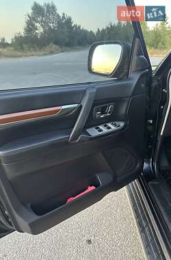 Внедорожник / Кроссовер Mitsubishi Pajero 2007 в 