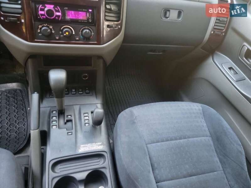 Внедорожник / Кроссовер Mitsubishi Pajero 2001 в Черновцах