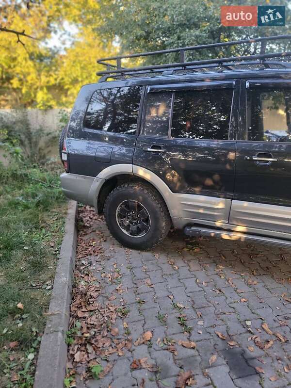 Внедорожник / Кроссовер Mitsubishi Pajero 2001 в Черновцах