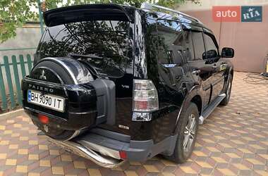 Внедорожник / Кроссовер Mitsubishi Pajero 2007 в 