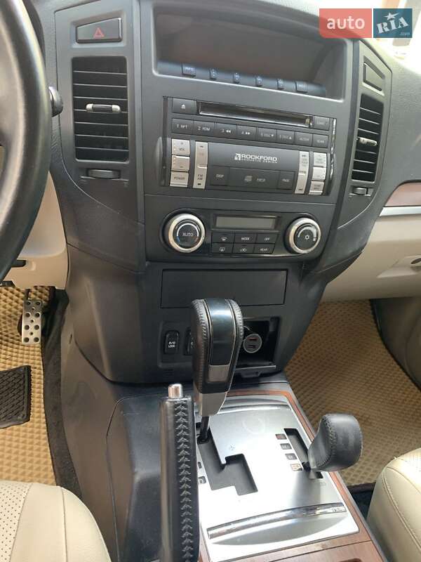 Внедорожник / Кроссовер Mitsubishi Pajero 2007 в Одессе